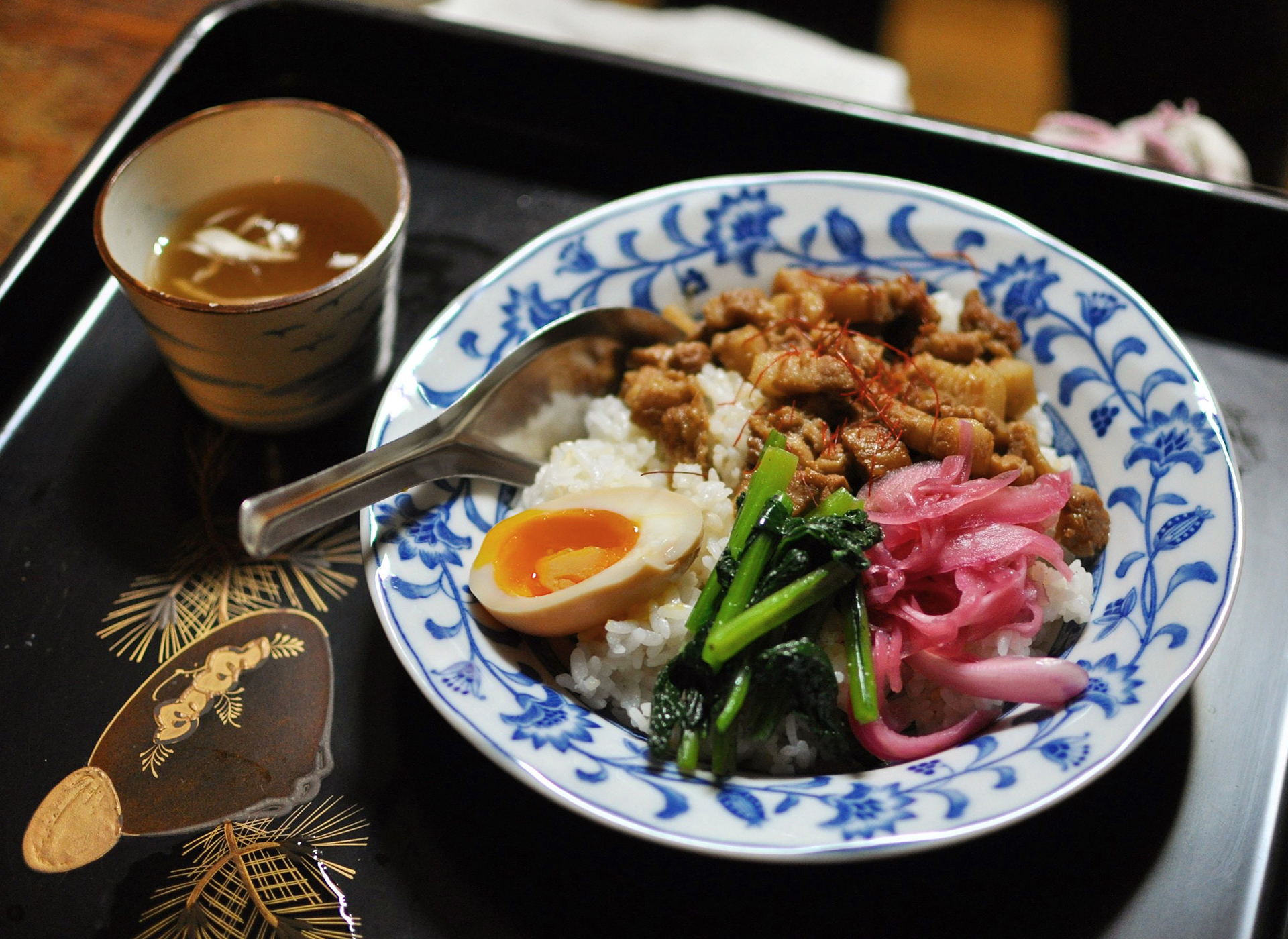 おいしい昼食を森でどうぞ